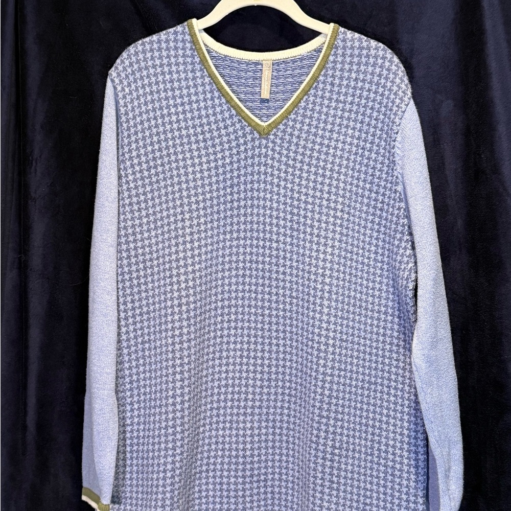 Hanna Andersson size large V-Neck Sweater in Blue and Green